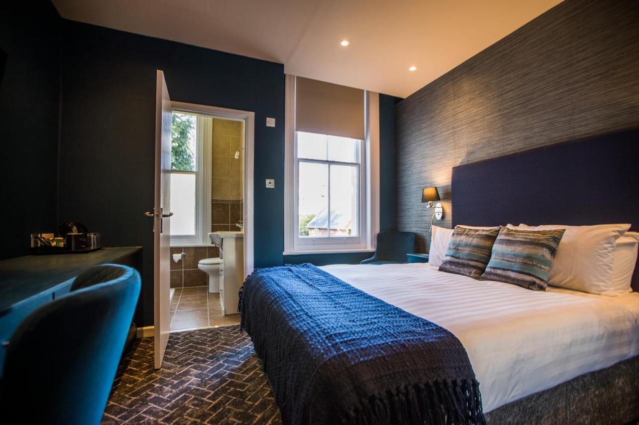 No5 Durley Road - Contemporary Serviced And 4*