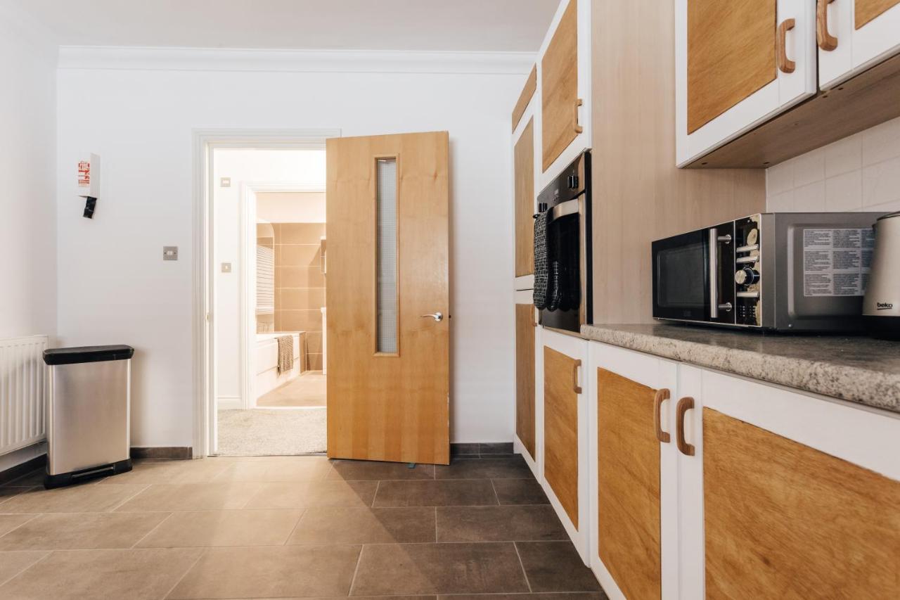 Apartment Spacious 2 Bedroom Flat Near And Town Centre