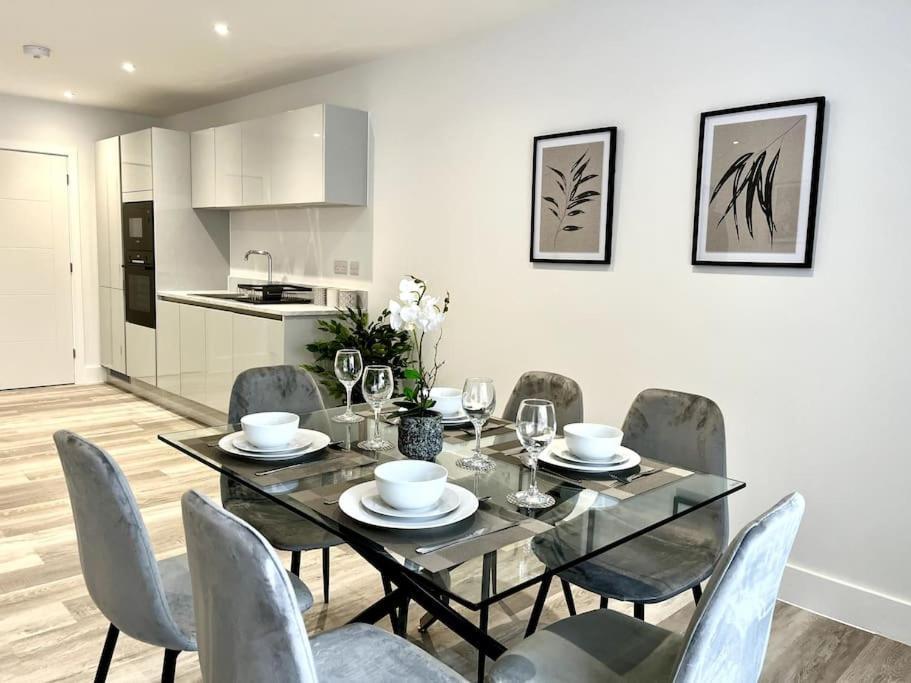 Luxury 3 Bed House W Parking & Garden! 1 Holiday home Bournemouth