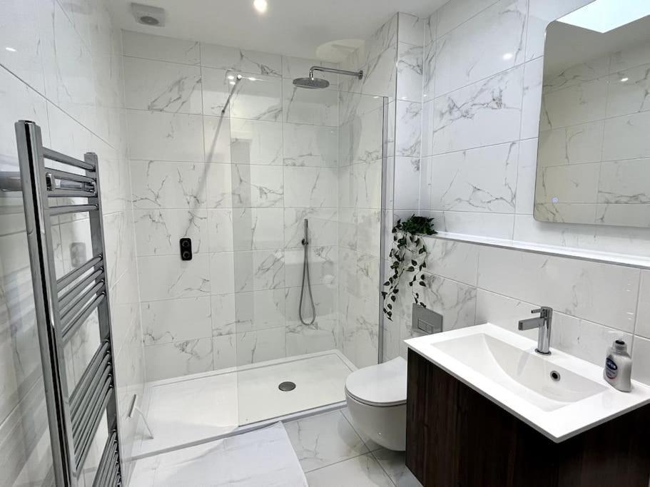Holiday home Luxury 3 Bed House W Parking & Garden! 1 *
