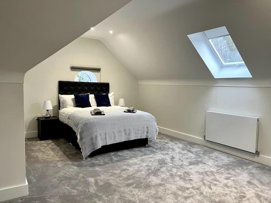 Luxury 3 Bed House W Parking & Garden! 1 *