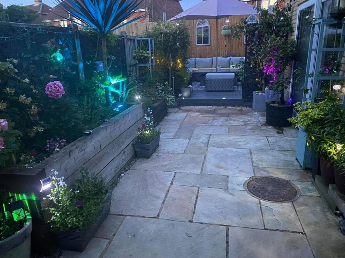 Secret Gem 1 Bed Garden Flat Private Luxury Hot Tub