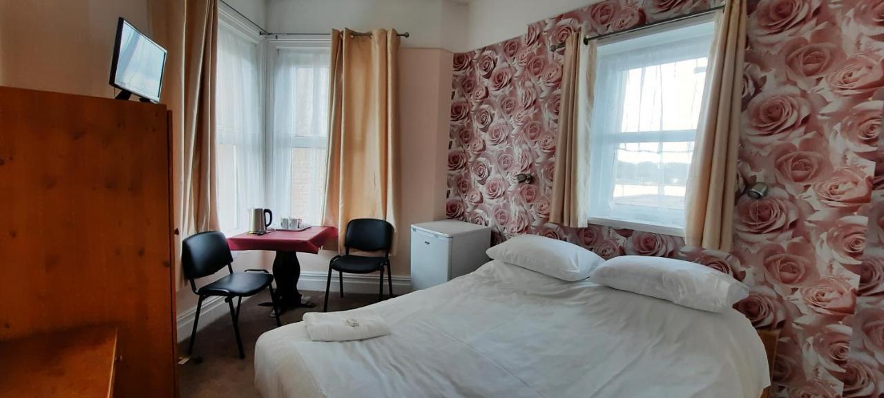 Dolphins Bed & Breakfast Bournemouth