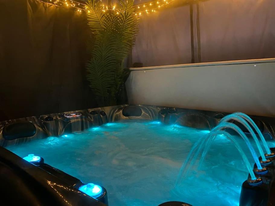 Apartment Secret Gem 1 Bed Garden Flat Private Luxury Hot Tub *