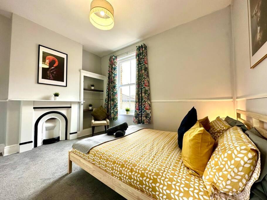 Coastal Comfort Duplex: Spacious 4-bedroom Near Apartment *