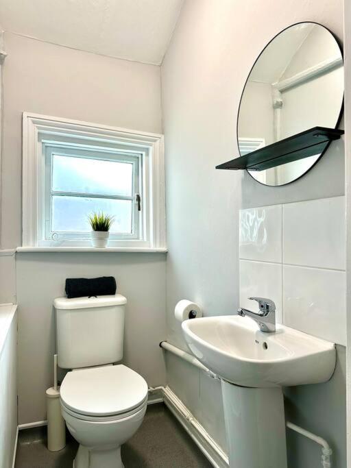 Coastal Comfort Duplex: Spacious 4-bedroom Near Apartment Bournemouth