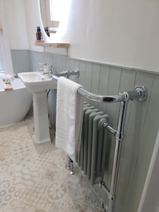 Stunning 3 Bedroom Holiday Near The Beach *
