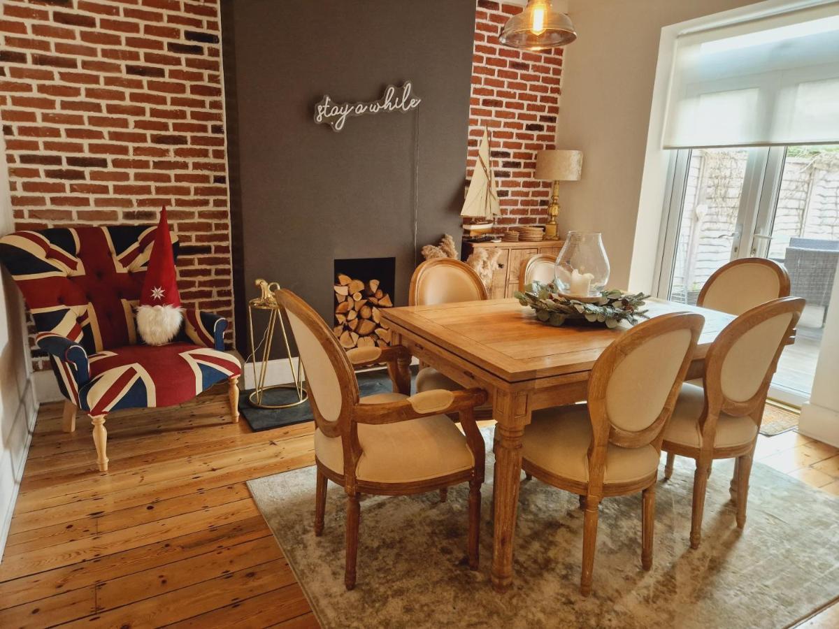 Stunning 3 Bedroom Holiday Near The Beach Holiday home *