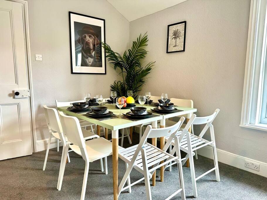 Coastal Comfort Duplex: Spacious 4-bedroom Near Apartment