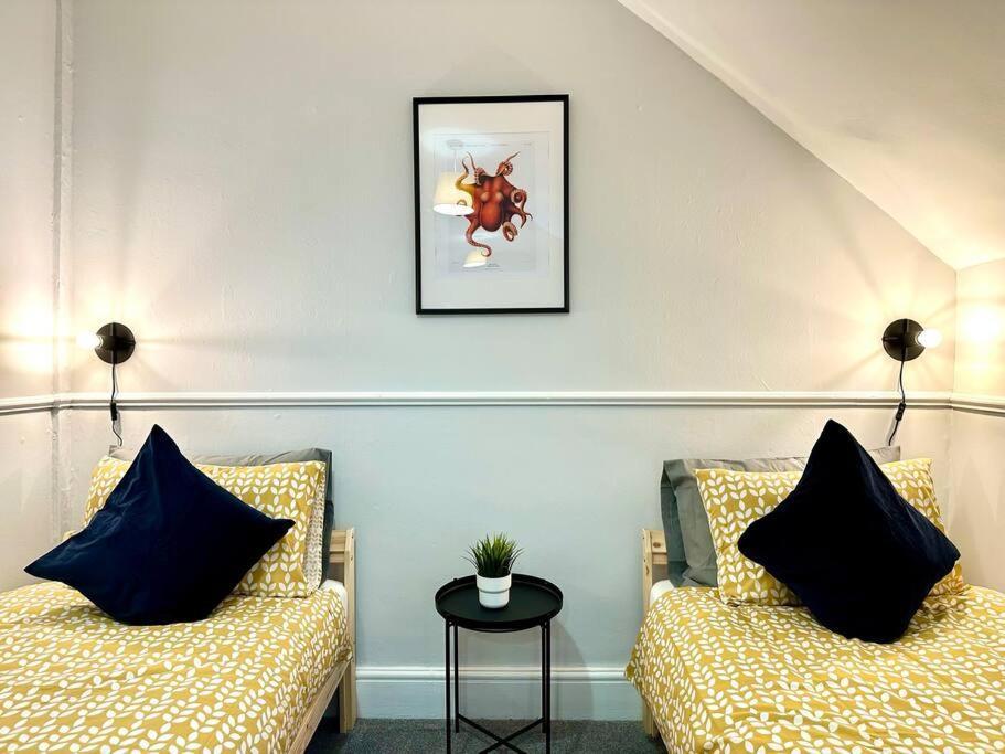 Coastal Comfort Duplex: Spacious 4-bedroom Near *