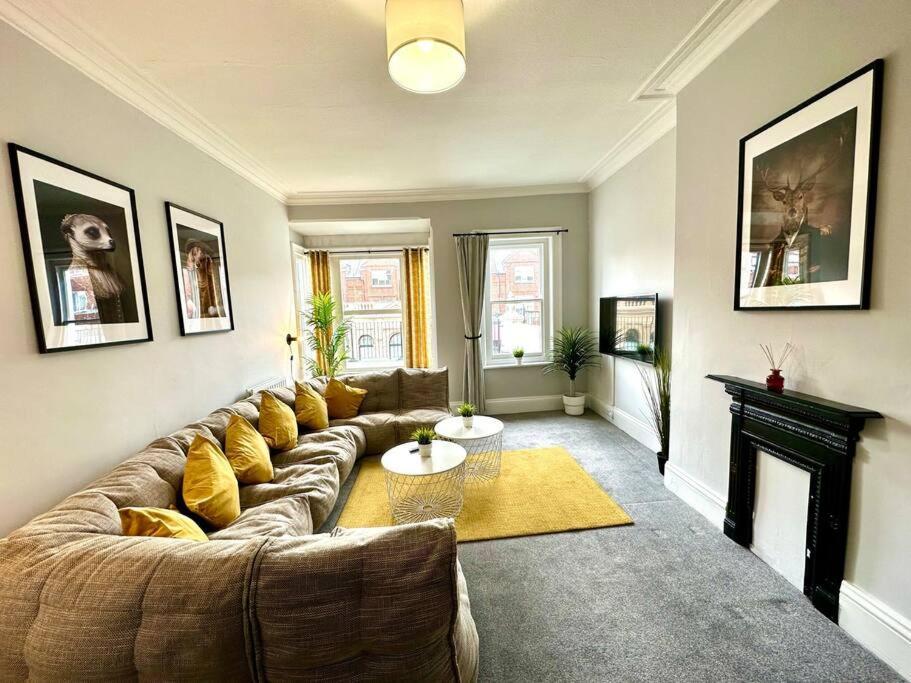 Apartment Coastal Comfort Duplex: Spacious 4-bedroom Near