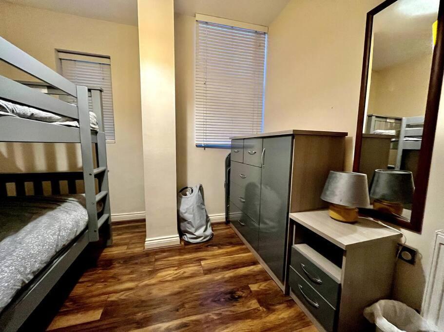 Spacious Flat In Sleeps 6 Near To Bournemouth
