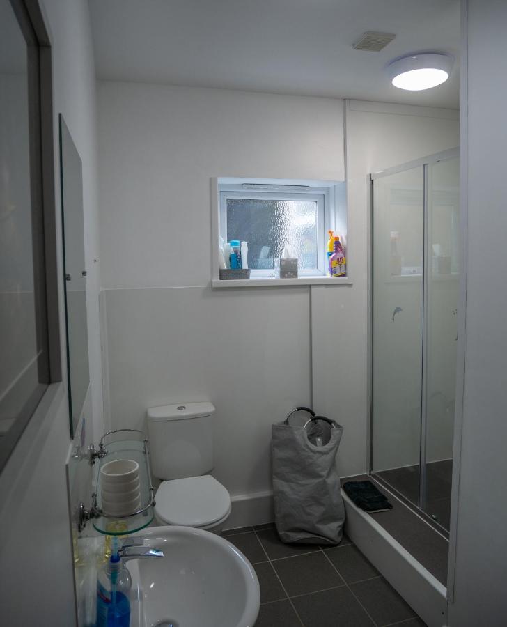 Apartment Spacious Flat In Sleeps 6 Near To *
