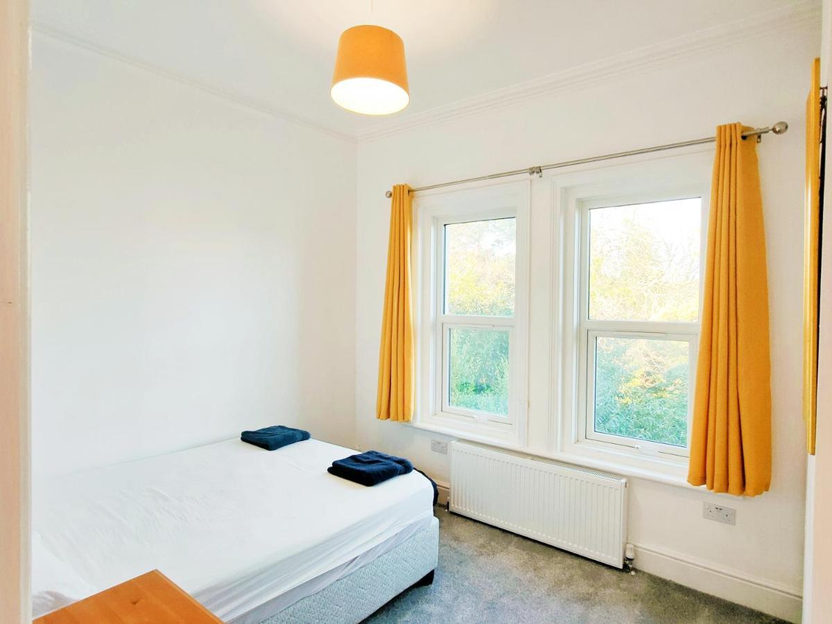 Flat-c, 4 Adults, 20 Mins To Beach, Netflix, Wifi, Sleeps 4 Adults *