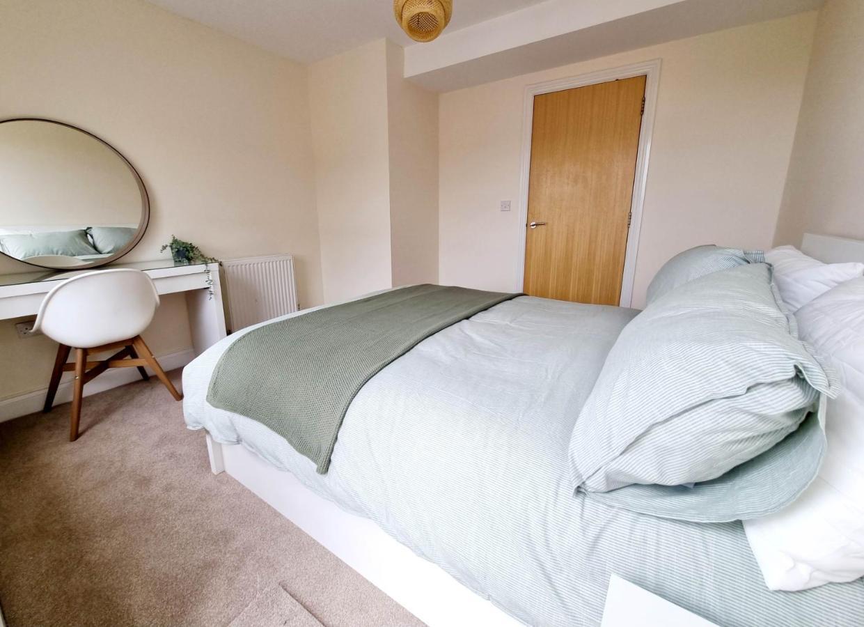 Cityscape Haven: 1 Bedroom With Terrace And View Bournemouth
