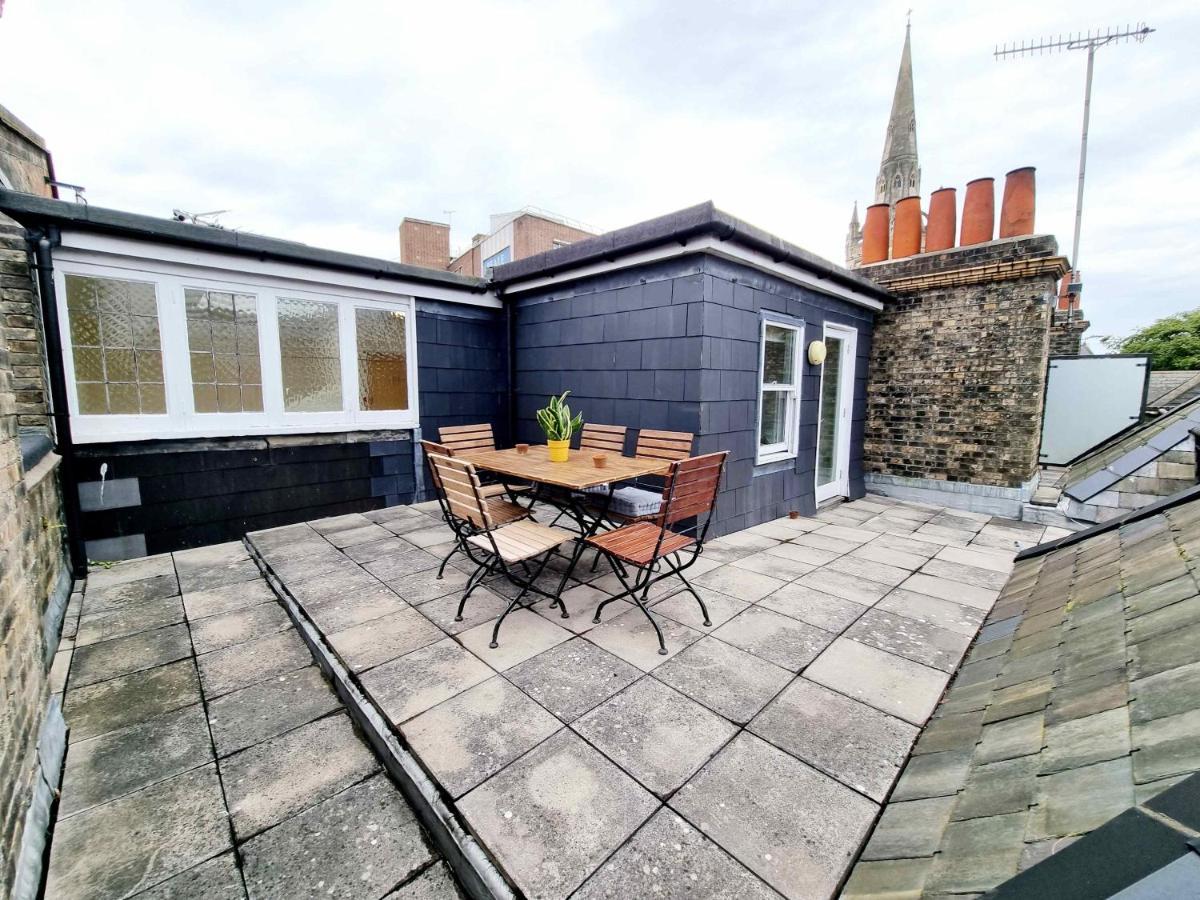 Cityscape Haven: 1 Bedroom With Terrace And View Apartment *