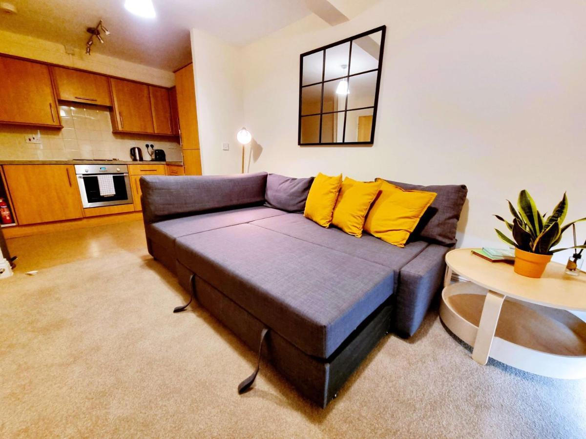 Cityscape Haven: 1 Bedroom With Terrace And View * Bournemouth