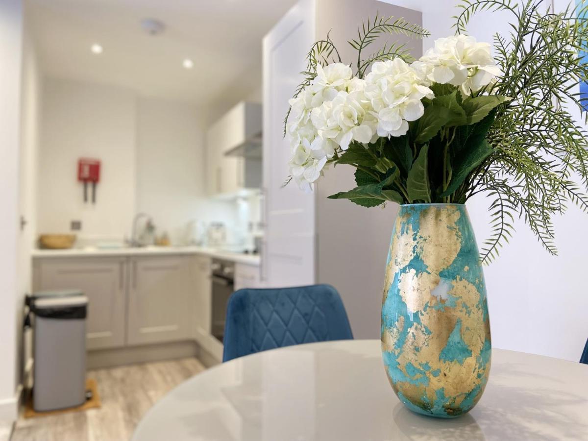 The Seaside Maisonette. Free Parking/close To Town Apartment