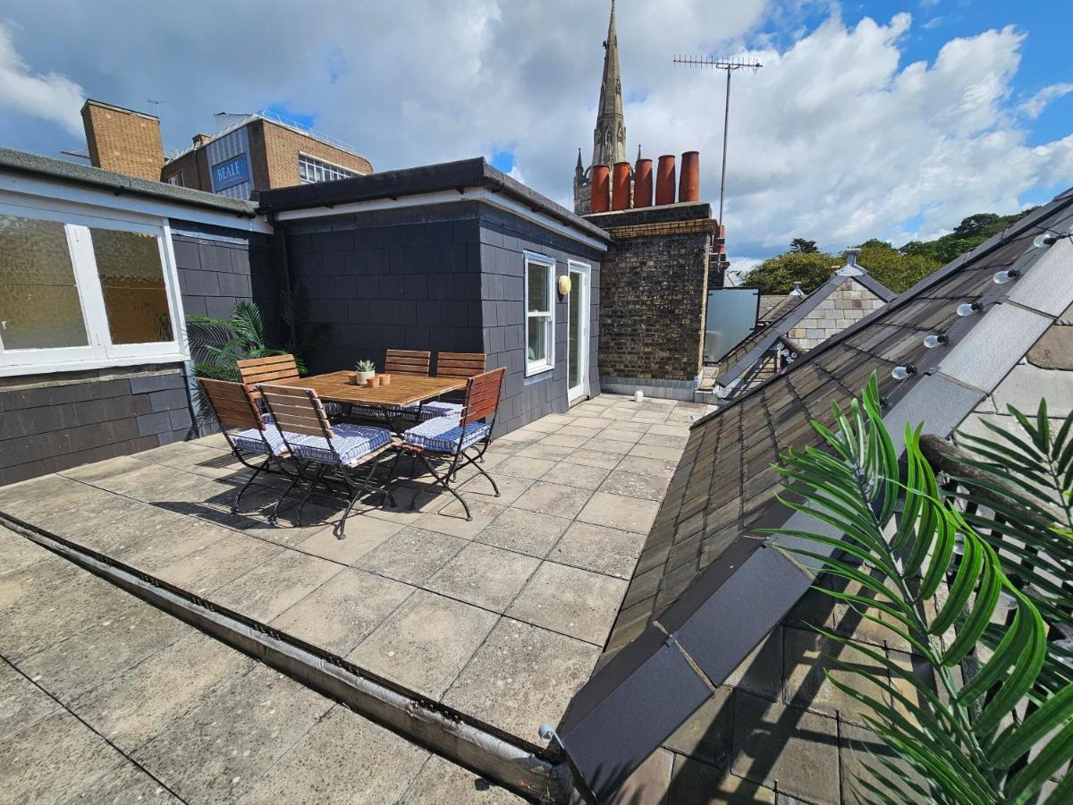 Cityscape Haven: 1 Bedroom With Terrace And View