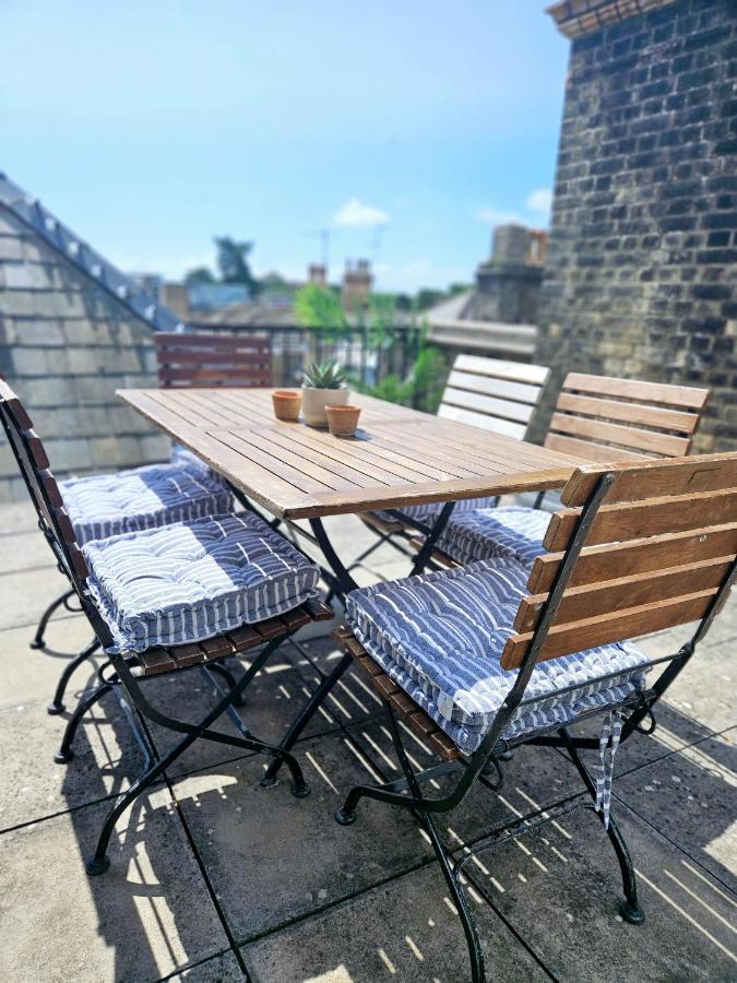 Cityscape Haven: 1 Bedroom With Terrace And View