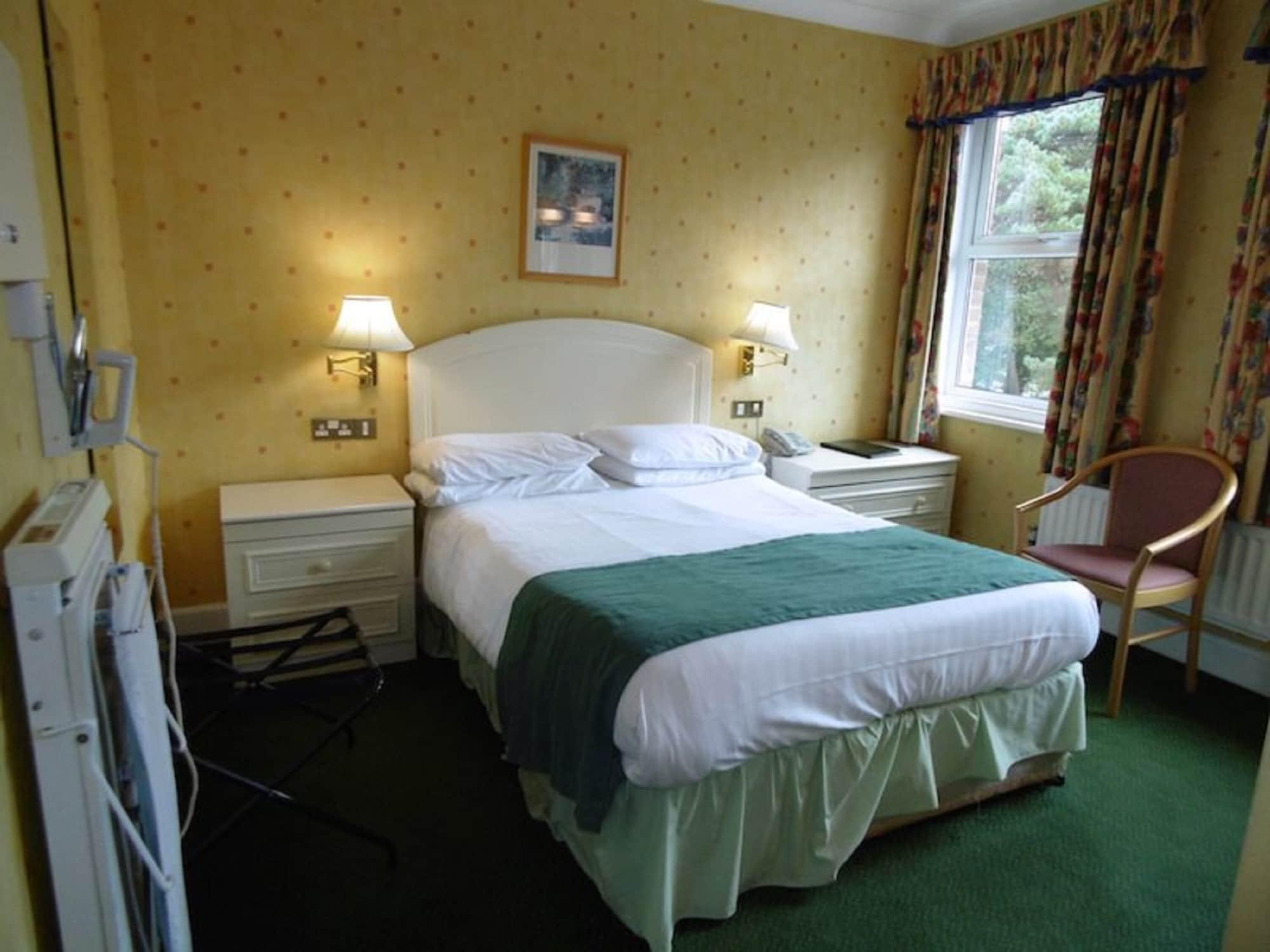 Elstead Hotel 3*