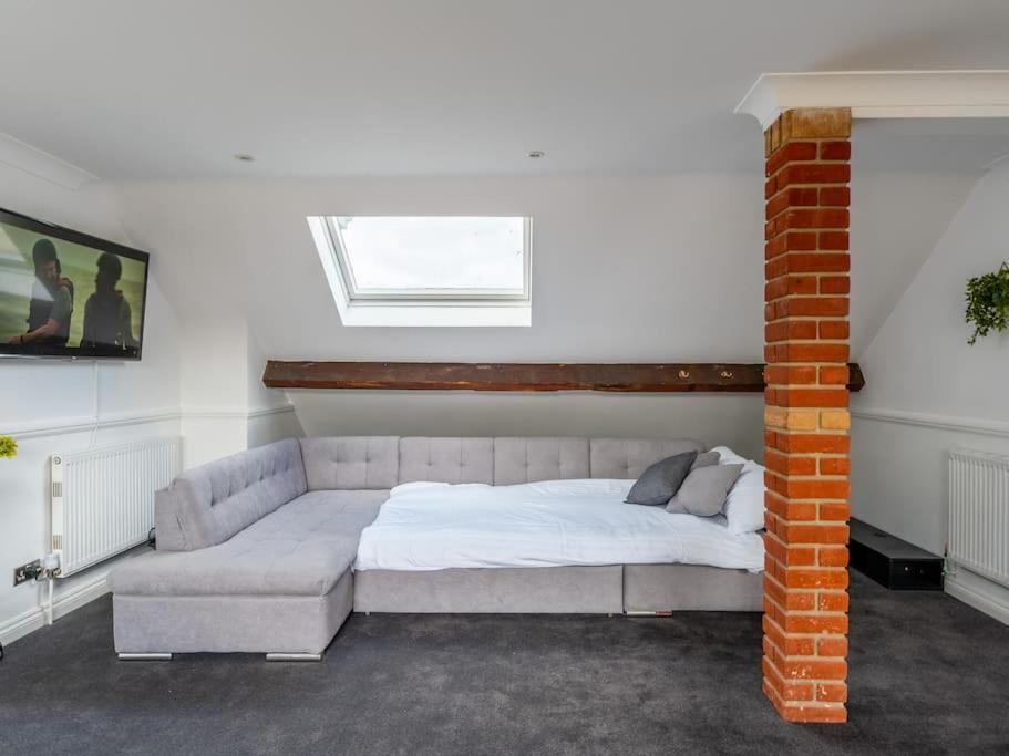 Roof Terrace Two Bedroom - Walk To Apartment