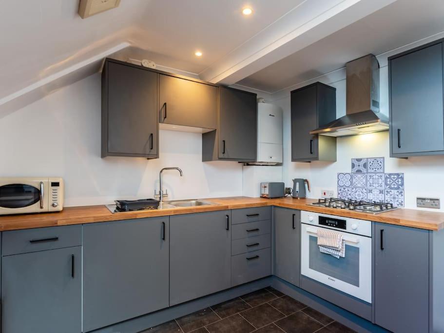 Roof Terrace Two Bedroom - Walk To * Bournemouth