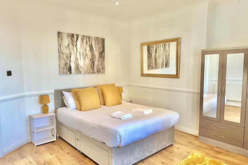 Roof Terrace Two Bedroom - Walk To Apartment Bournemouth