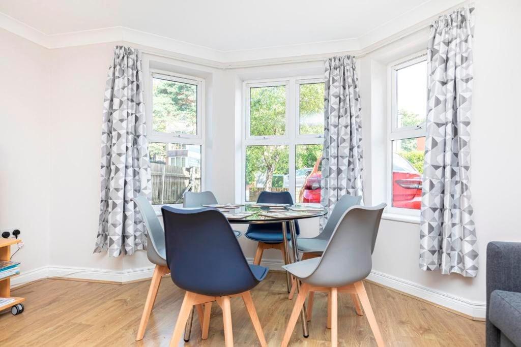 Apartment Bournecoast: Short Walk To Sandy Beaches - Fm3070