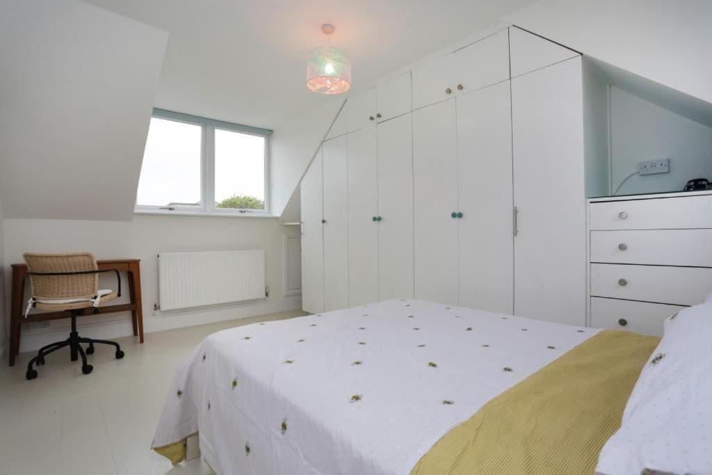 Bournecoast: With Garden-wifi-parking-hb7352 Holiday home