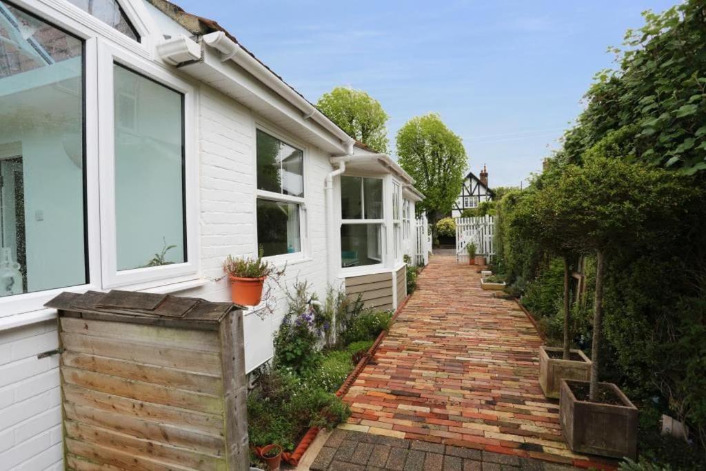 Bournecoast: With Garden-wifi-parking-hb7352 *