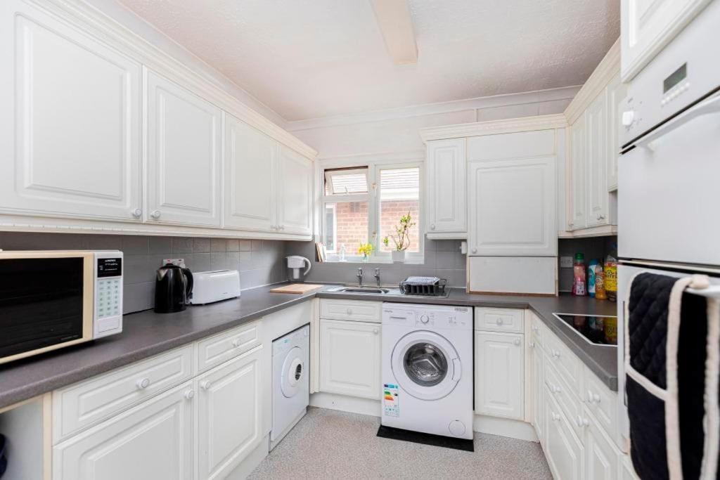 Bournecoast - Near And Shops - Parking - 8498 Apartment *