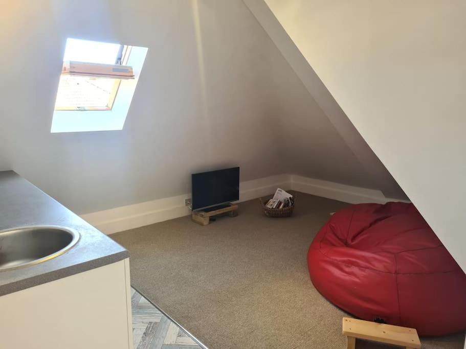 Holiday home 6 En-suite Bedrooms; Garden; Driveway;pet Friendly Bournemouth