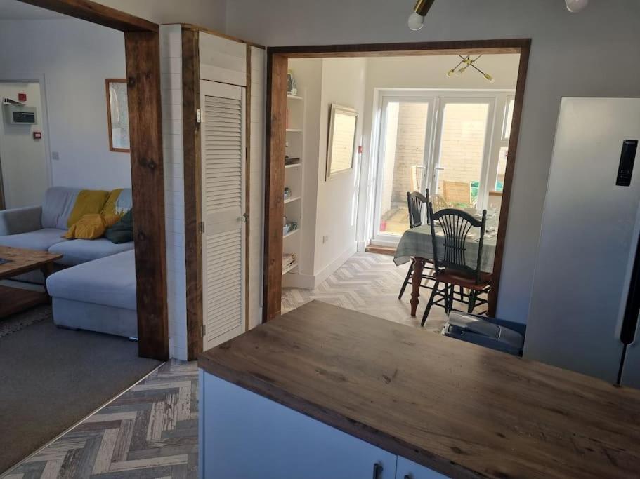 6 En-suite Bedrooms; Garden; Driveway;pet Friendly Bournemouth