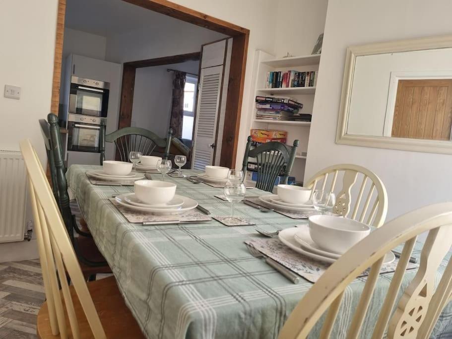 6 En-suite Bedrooms; Garden; Driveway;pet Friendly Holiday home Bournemouth