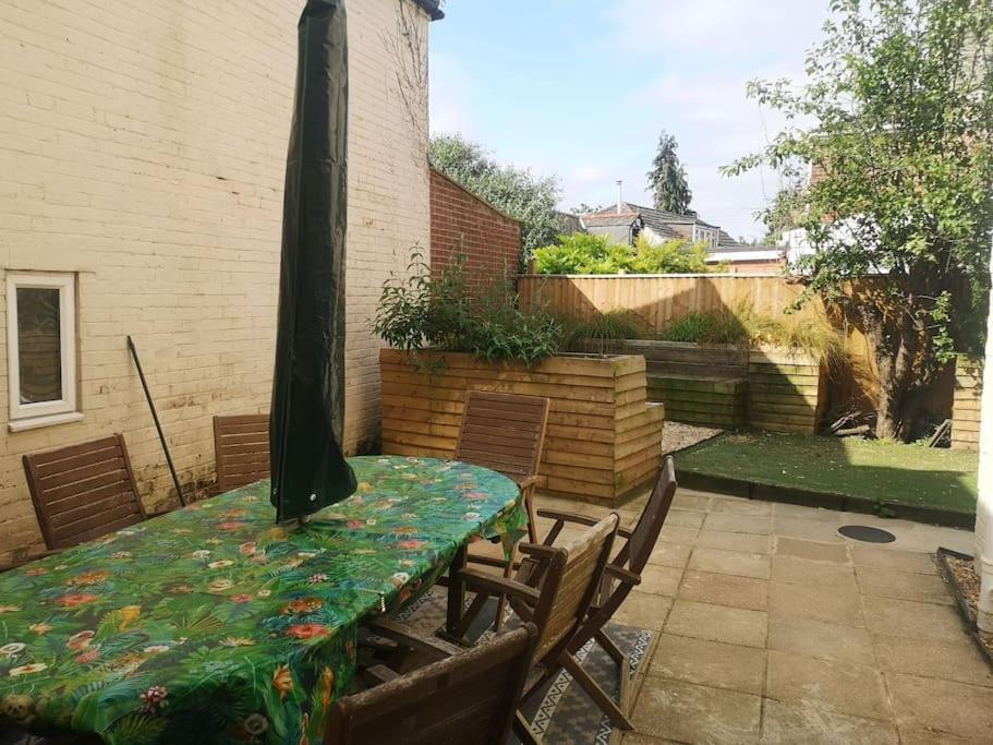 6 En-suite Bedrooms; Garden; Driveway;pet Friendly Bournemouth