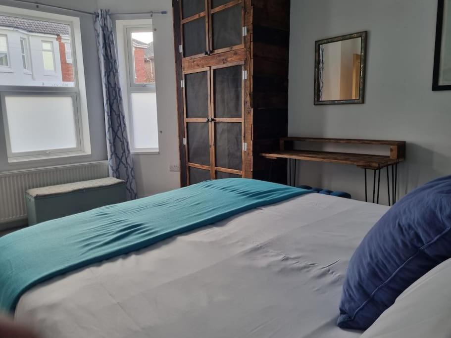 6 En-suite Bedrooms; Garden; Driveway;pet Friendly Holiday home *