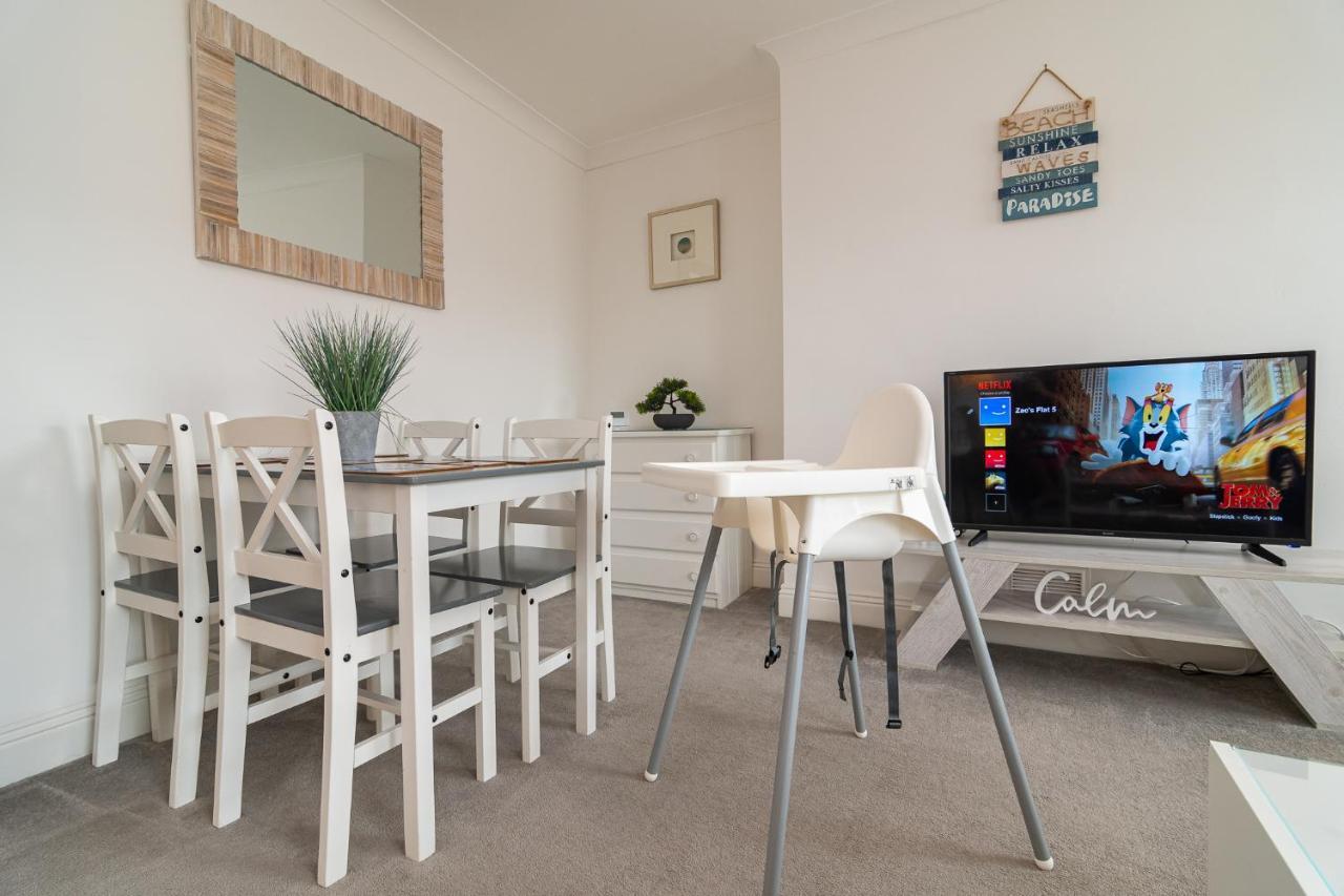 Light And Airy 1 Bedroom Flat 700m From The *