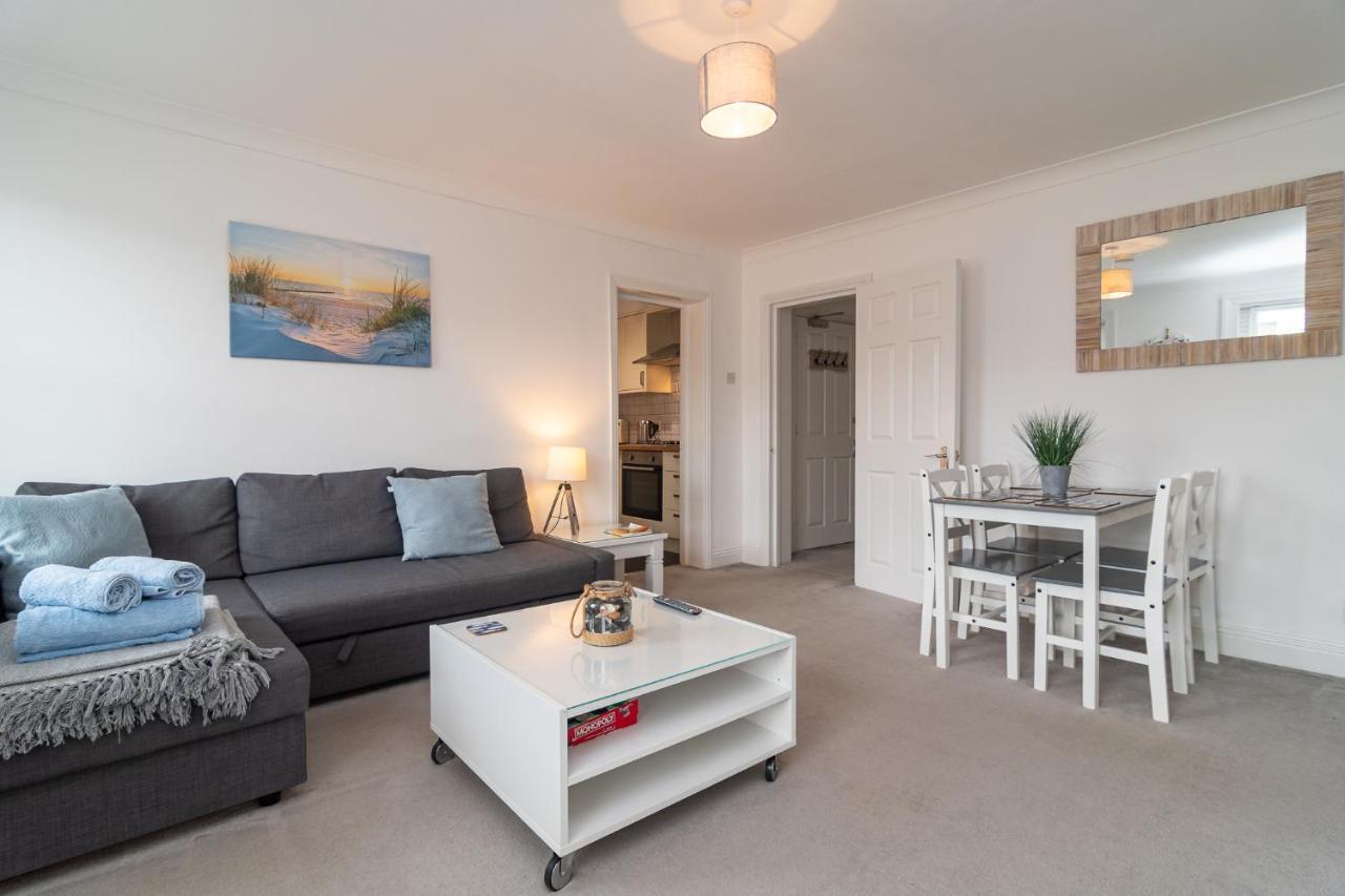 Light And Airy 1 Bedroom Flat 700m From The