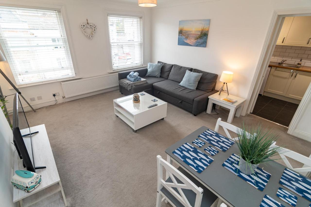 Light And Airy 1 Bedroom Flat 700m From The Apartment *