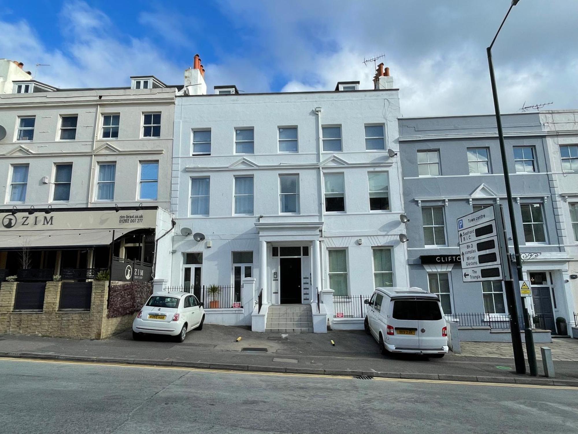 Light And Airy 1 Bedroom Flat 700m From The