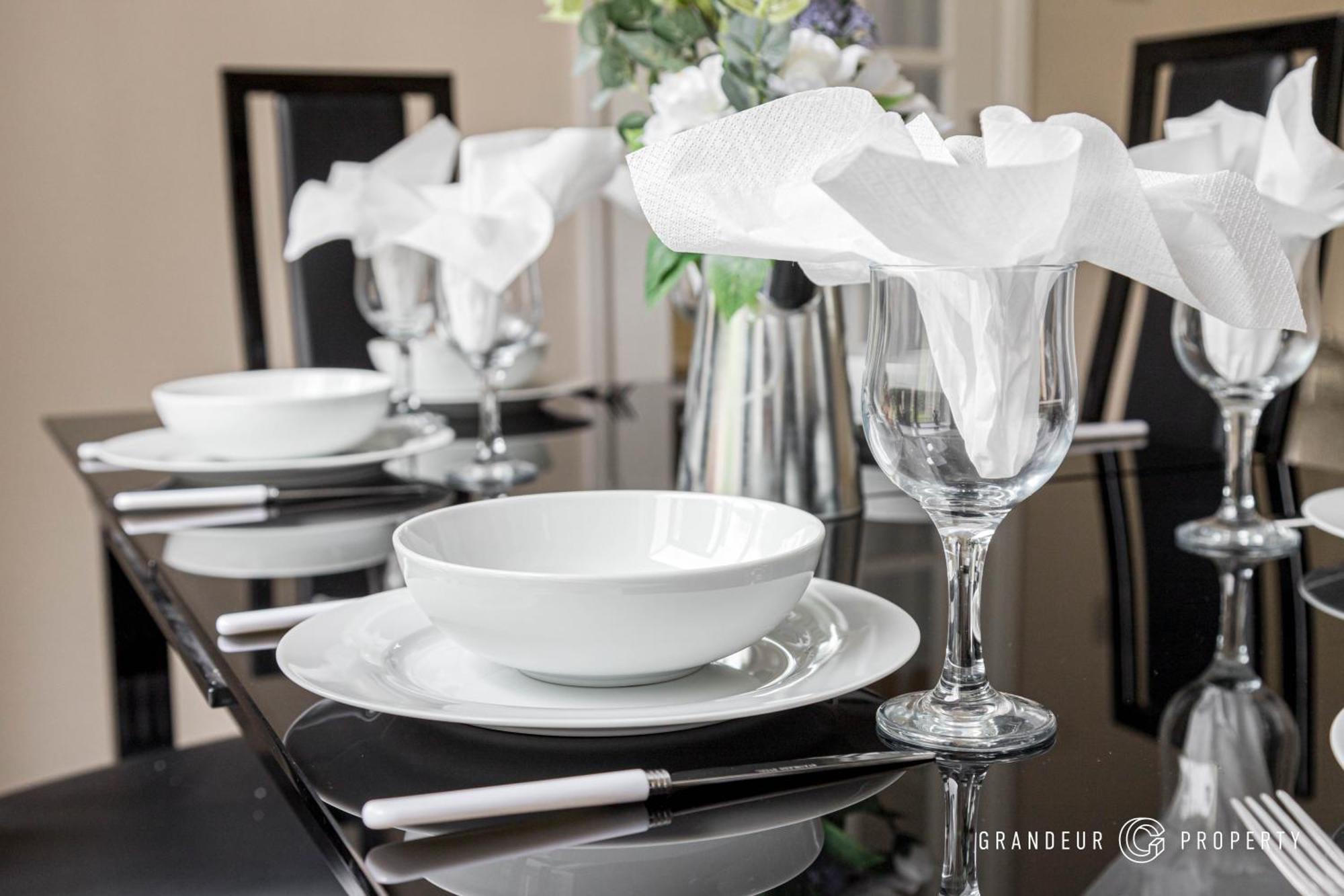 Talbot House By Grandeur Apartment *