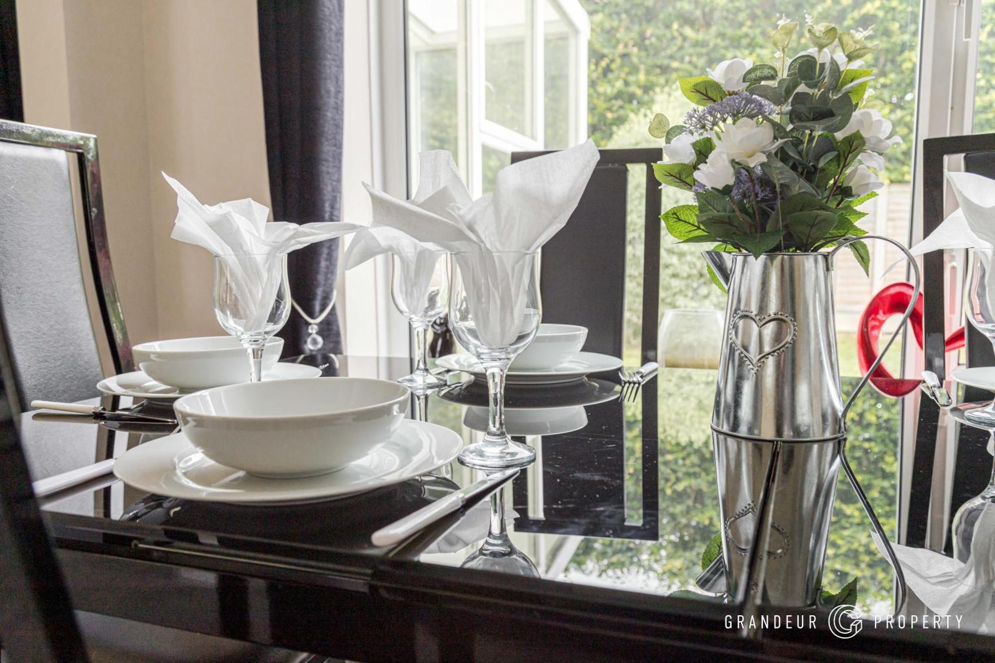 Talbot House By Grandeur Apartment *