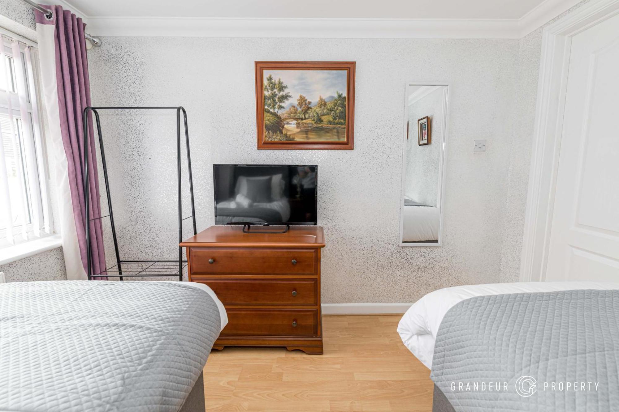 Talbot House By Grandeur Apartment