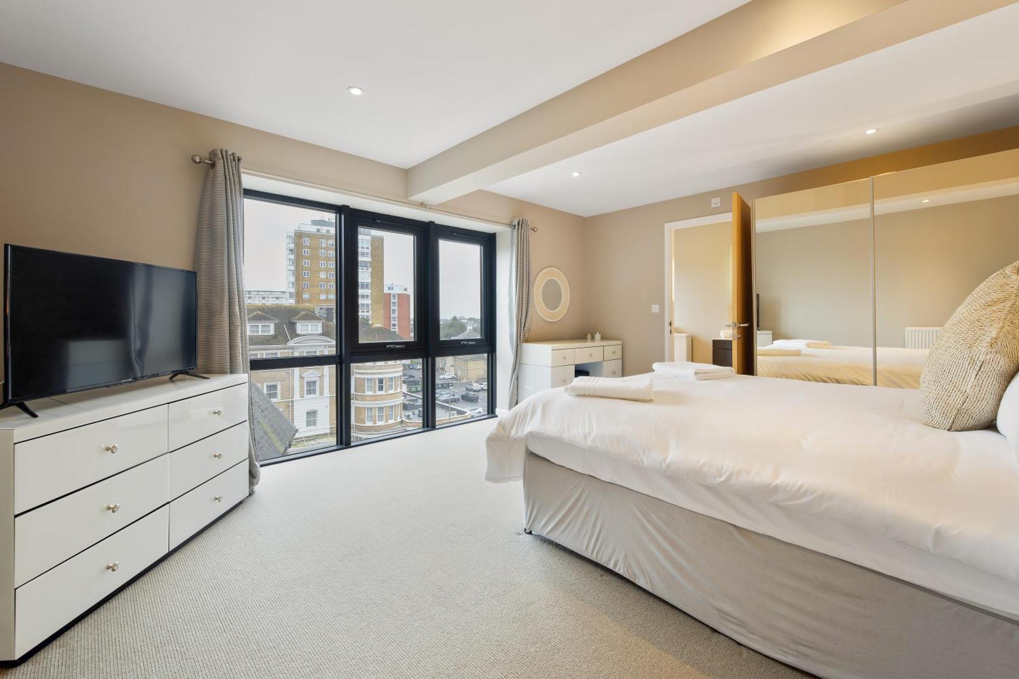 Westcliff Penthouse With Sea Views And Balcony * Bournemouth