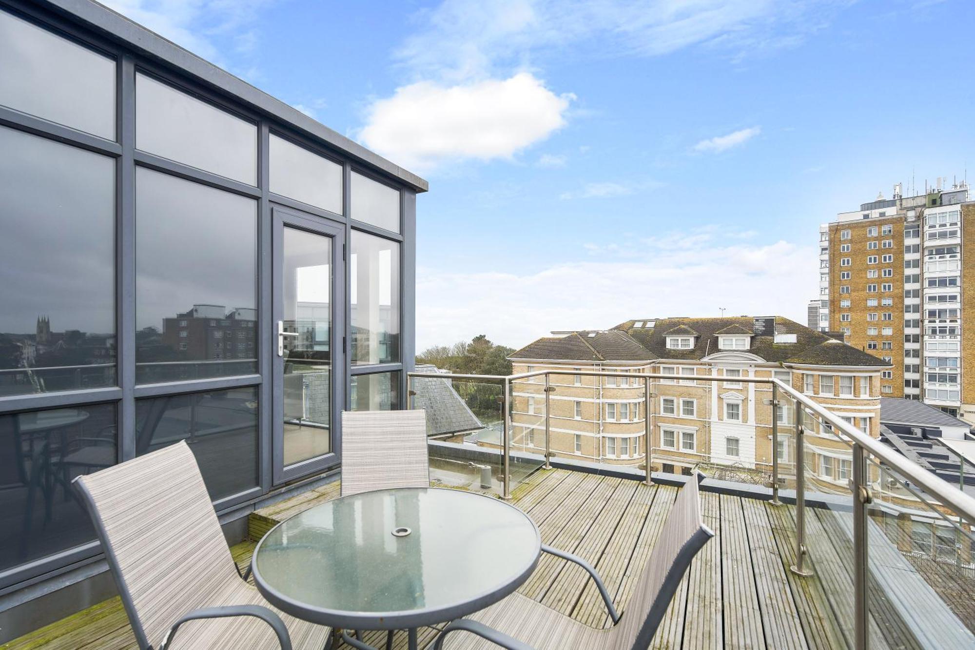 Apartment Westcliff Penthouse With Sea Views And Balcony