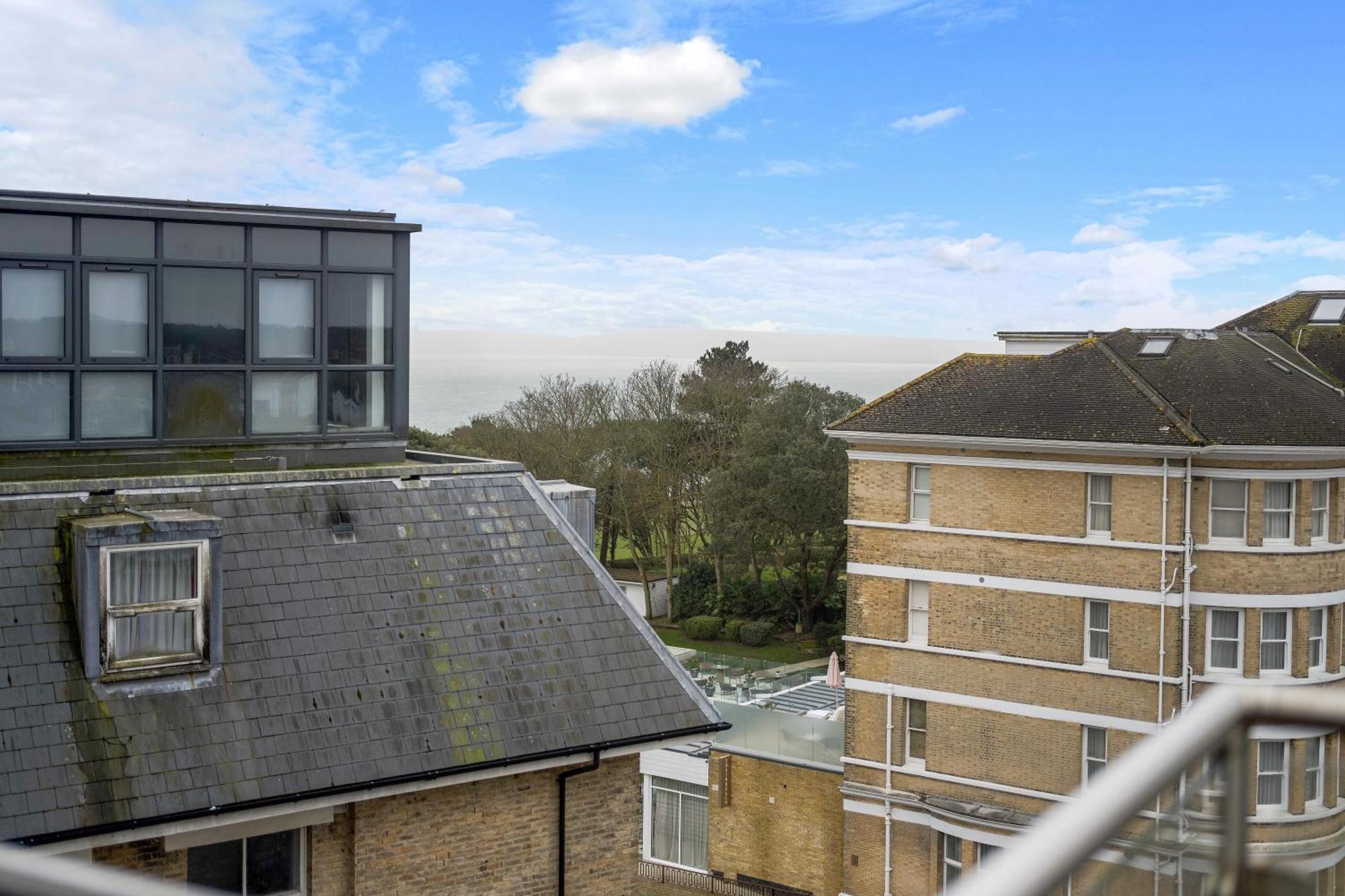 Westcliff Penthouse With Sea Views And Balcony *