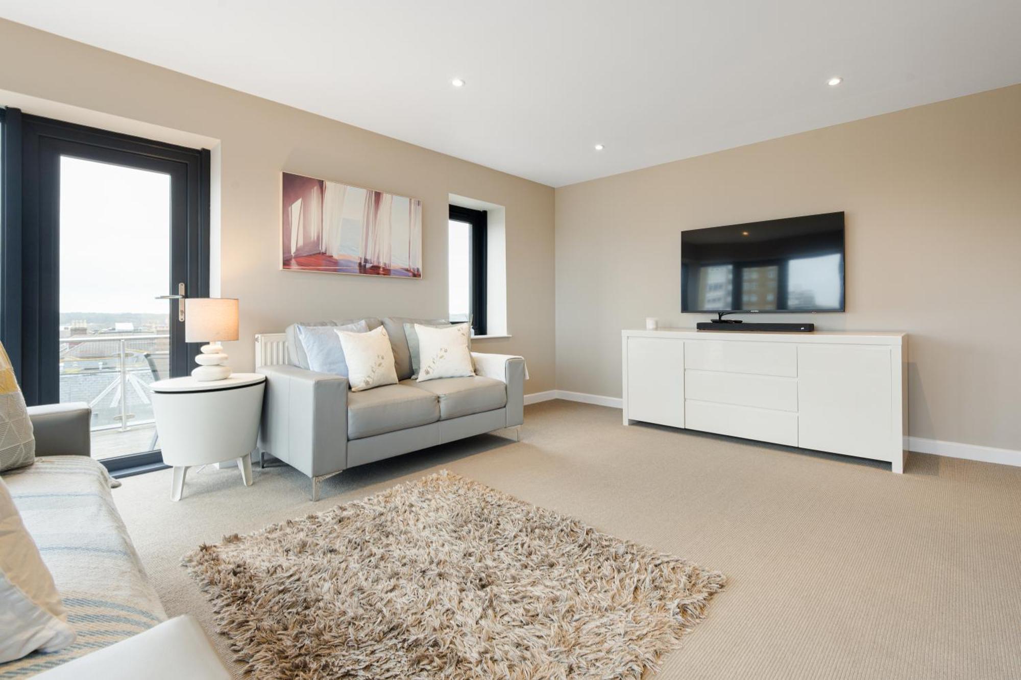 Westcliff Penthouse With Sea Views And Balcony Apartment *