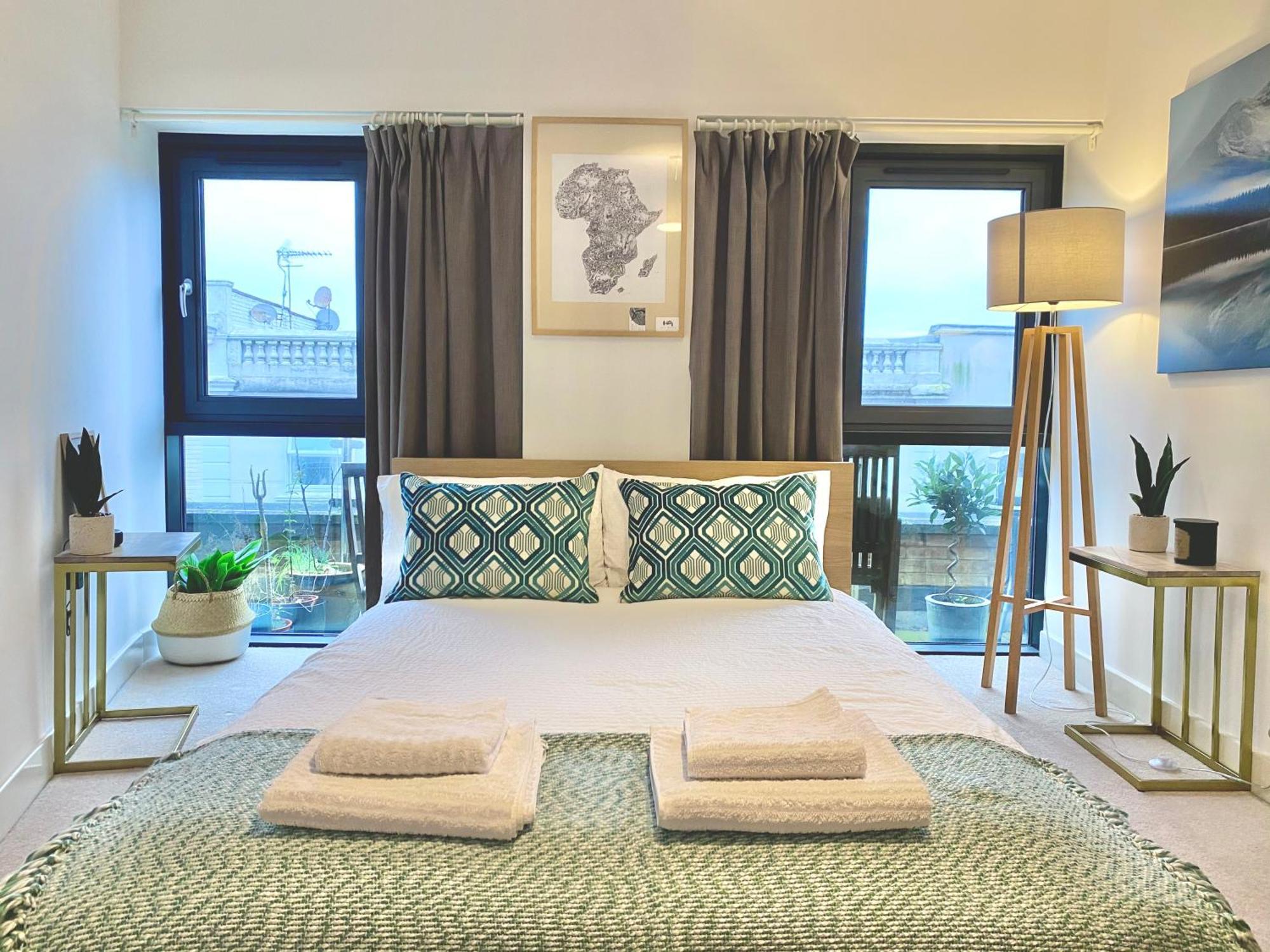 Modern, Spacious Flat In The Heart Of Bournemouth.