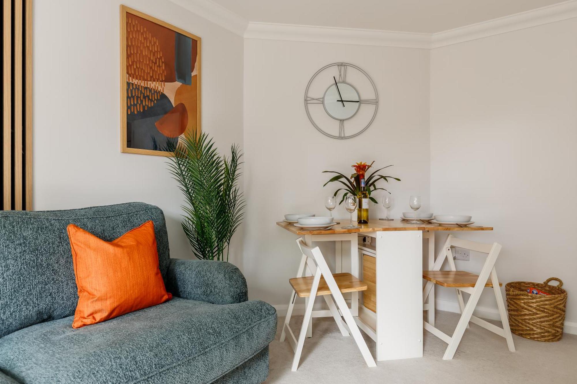 Modern, Comfy Town Centre Gem, Near Beach, Parking Apartment Bournemouth